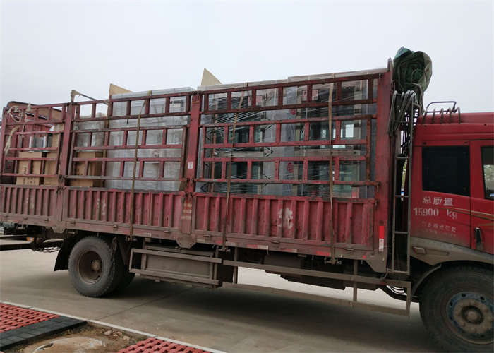 北京某餐飲管理公司采購(gòu)304雙吹感應(yīng)互鎖風(fēng)淋室